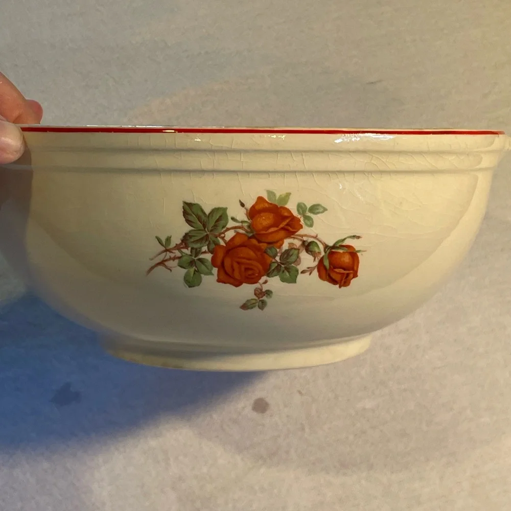 Vintage Casserole Dish Round Covered.Ceramic Made In USA.Universal Cambridge